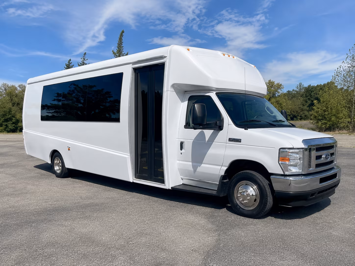 airport pickups and drop offs for tour groups heading into sequoia and kings canyon