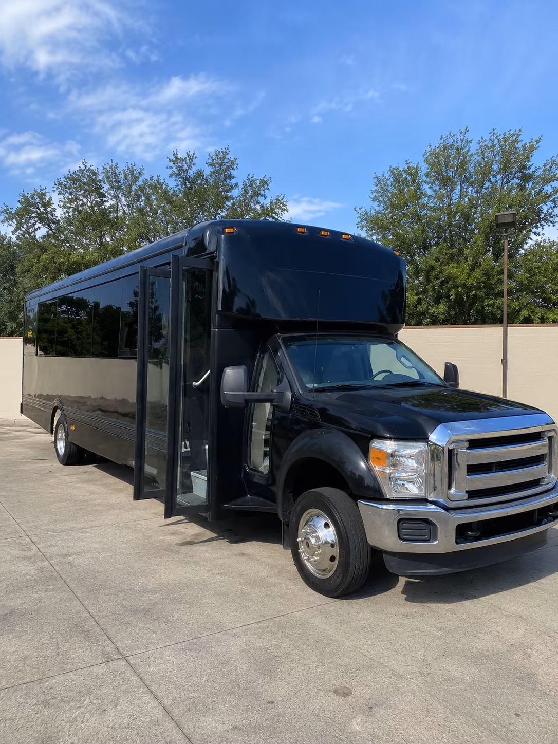 visalia 20 passenger party bus