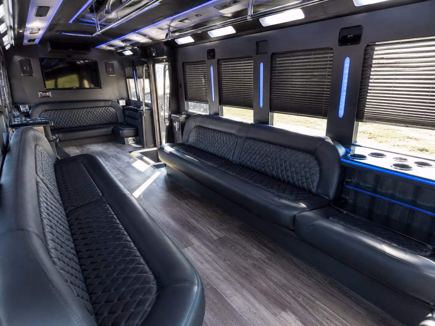 why rent using visaliaminibuscompany com