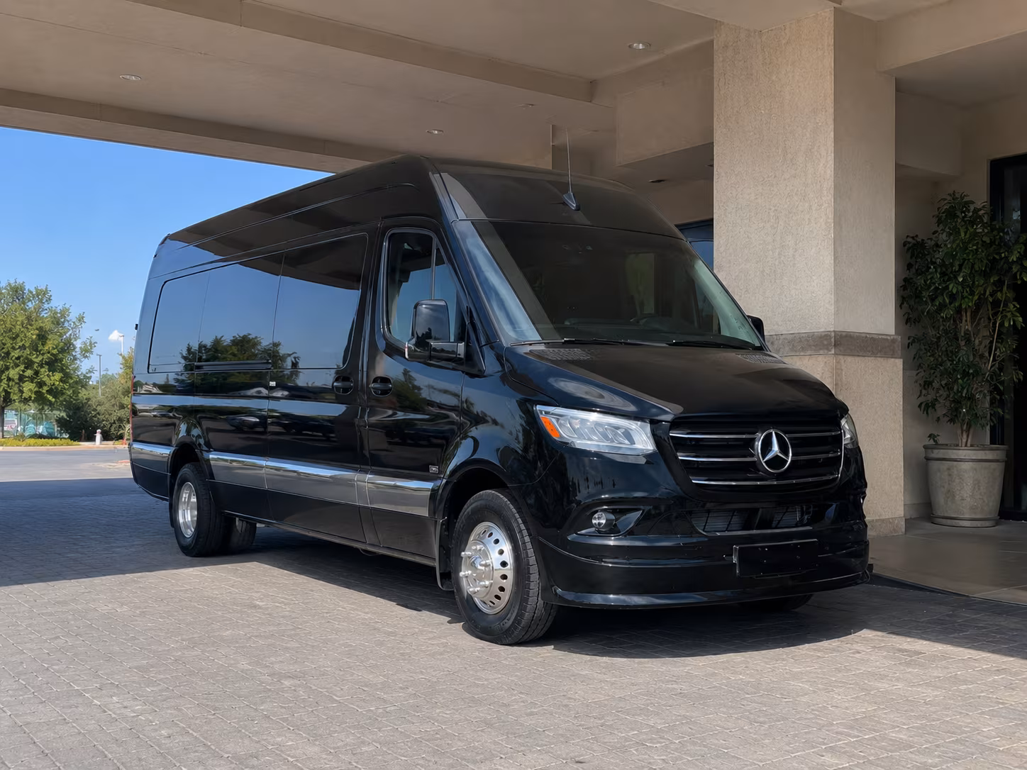 winery and brewery tour buses for the sequoia foothills